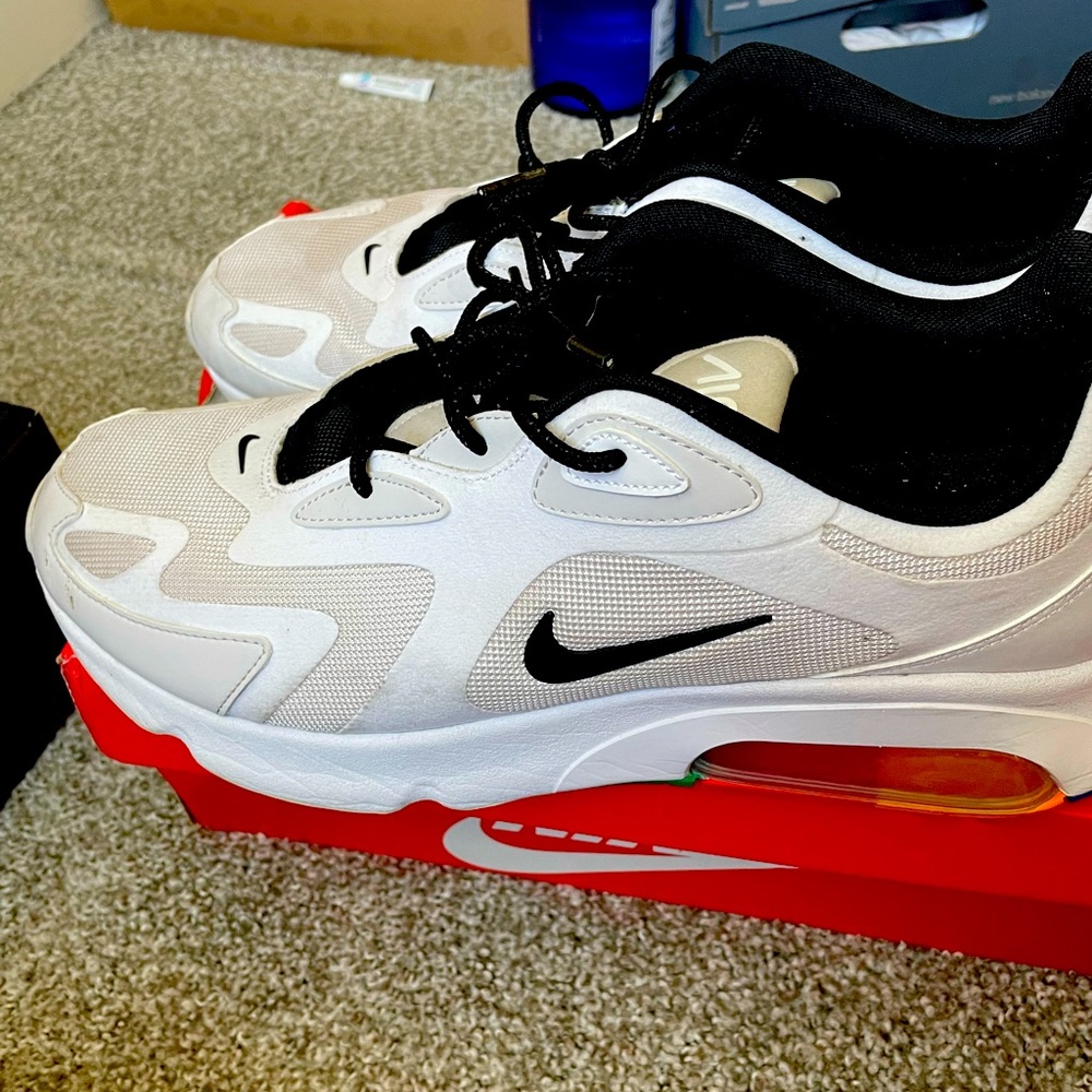 Nike Performance Pro Size 13